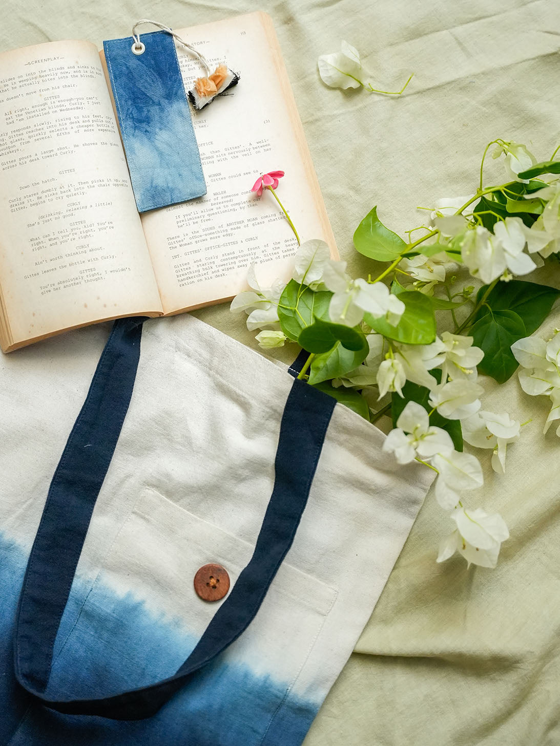 Best Tote Bag and Bookmark Sets for Everyday Use