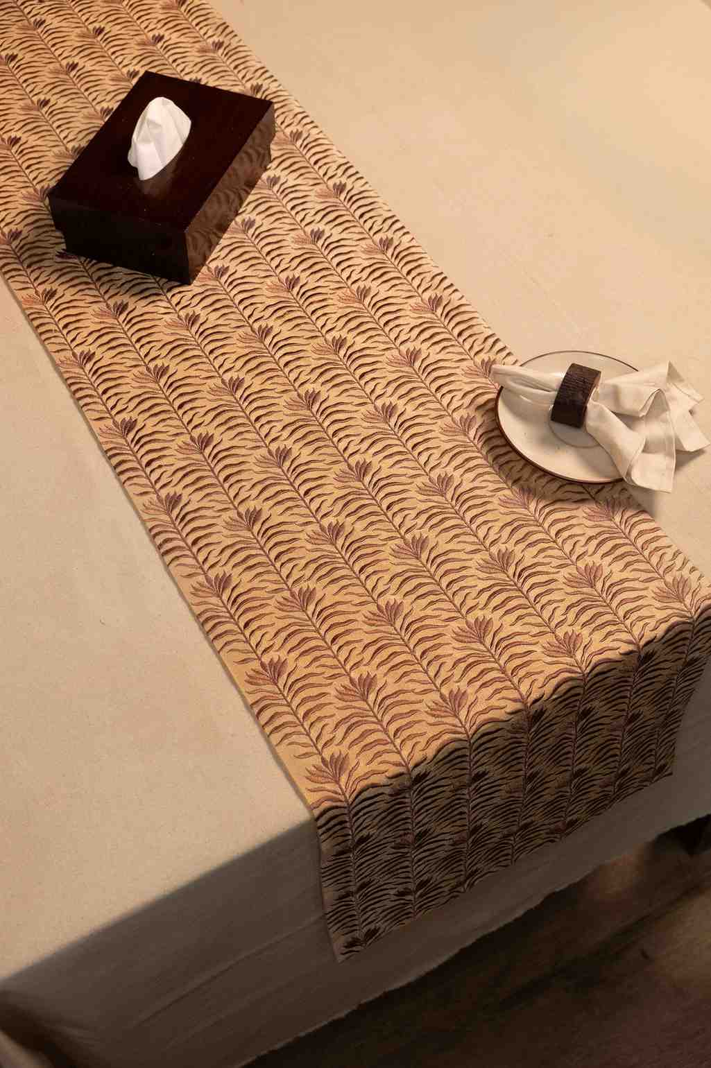 Rustic Elegance – Embossed Leaf Table Runner