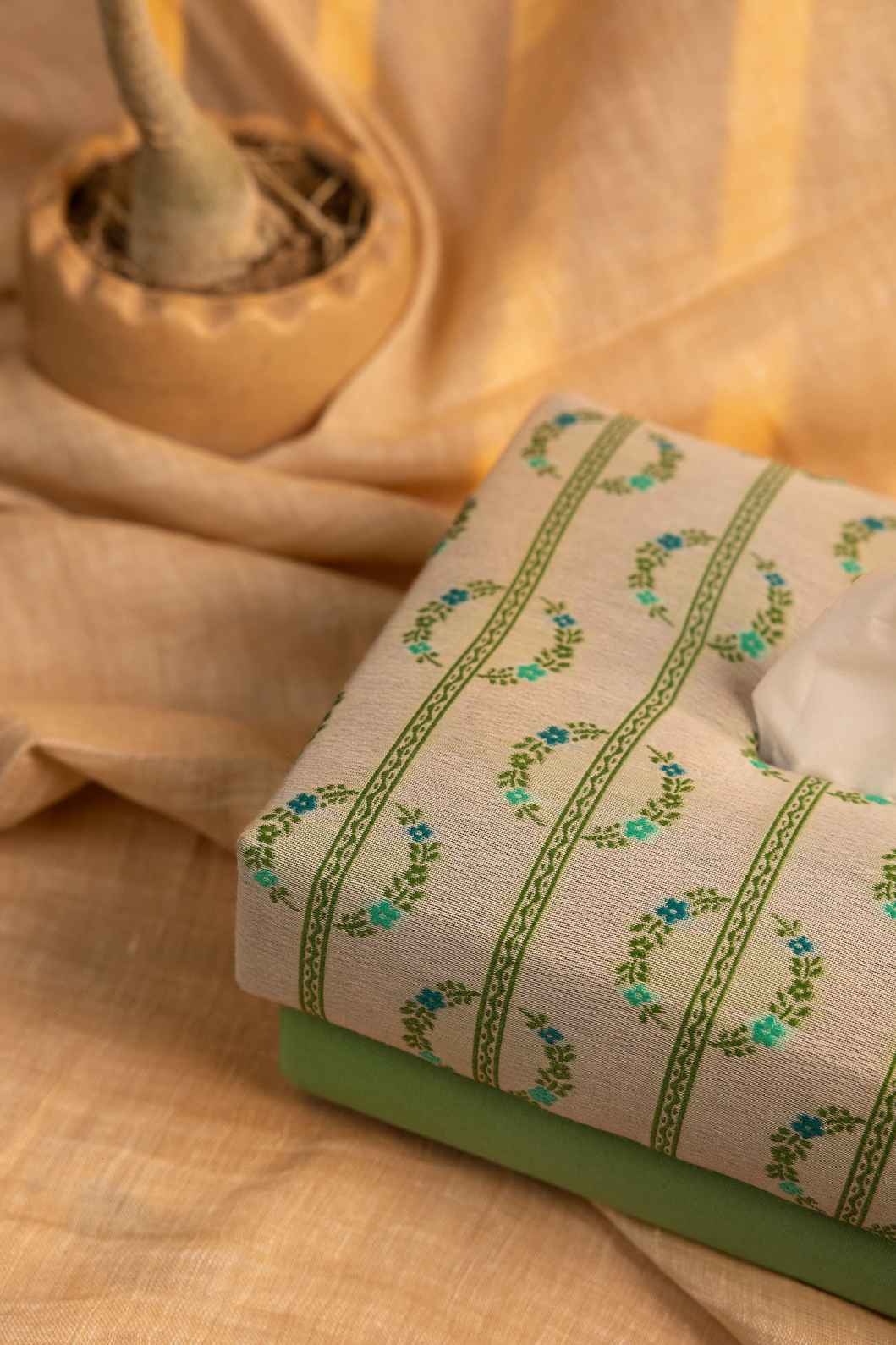 Leafy Elegance – Eco-Friendly Handcrafted Tissue Holder