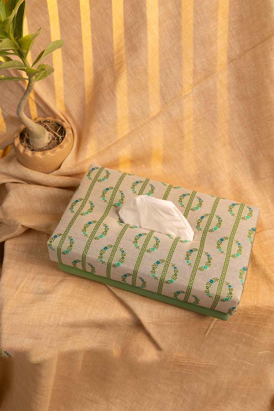 Leafy Elegance – Eco-Friendly Handcrafted Tissue Holder