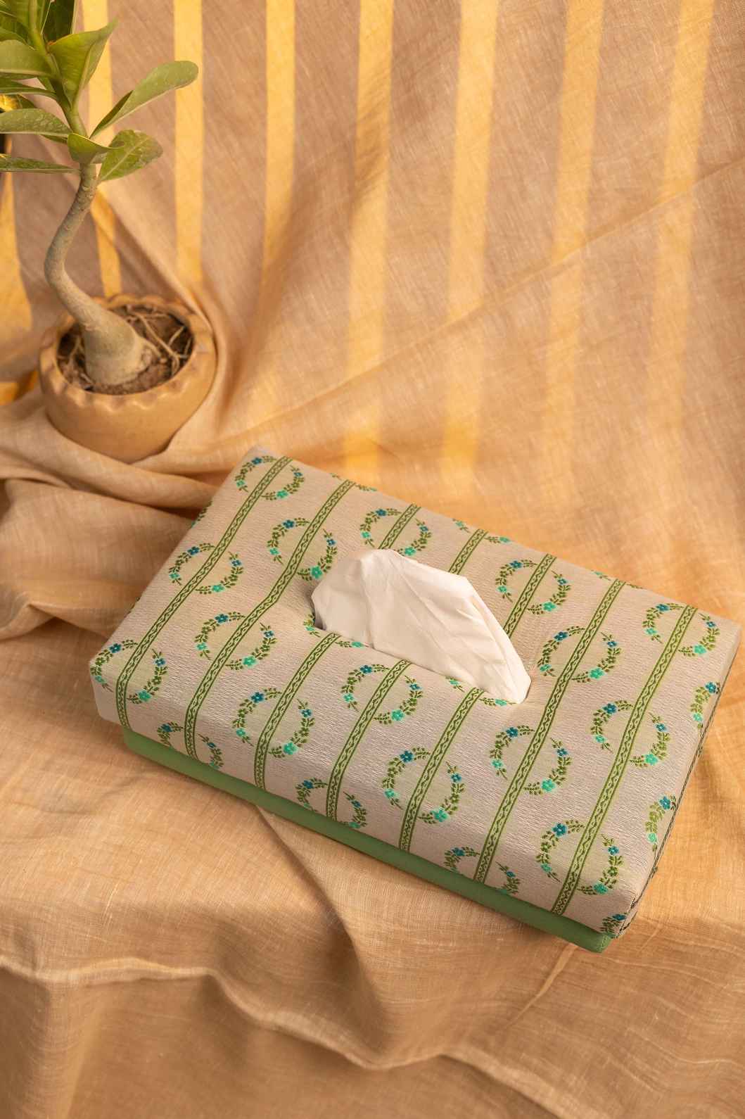Leafy Elegance – Eco-Friendly Handcrafted Tissue Holder