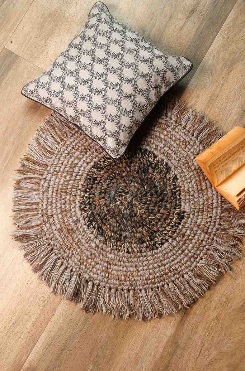 Rustic Bloom – Fringed Circular Mat