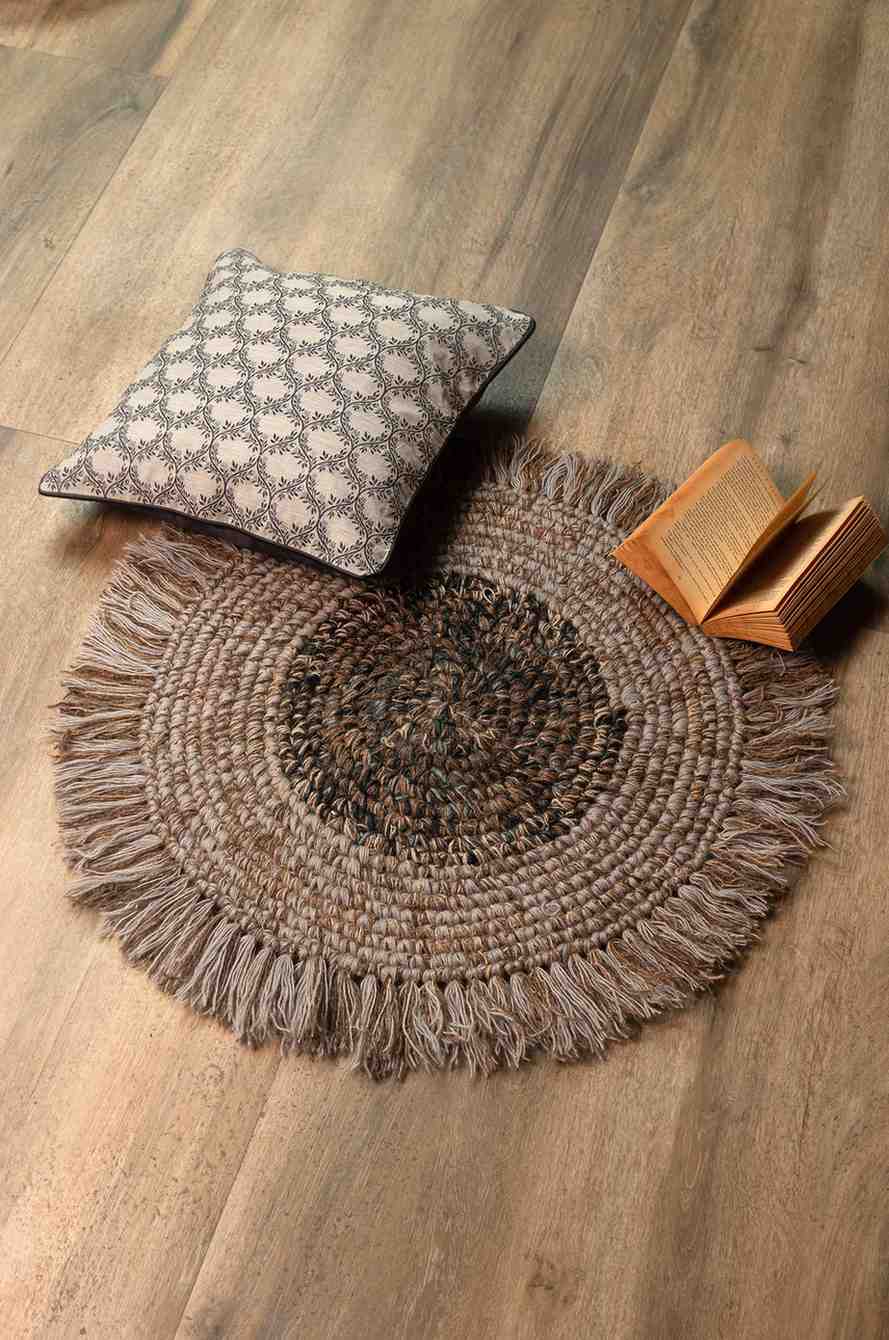 Rustic Bloom – Fringed Circular Mat