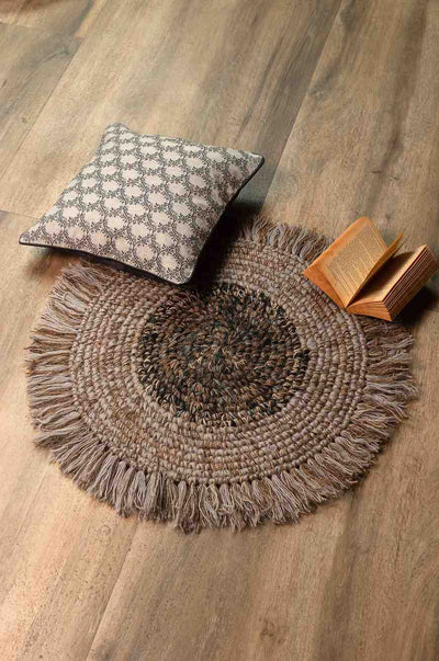 Rustic Bloom – Fringed Circular Mat