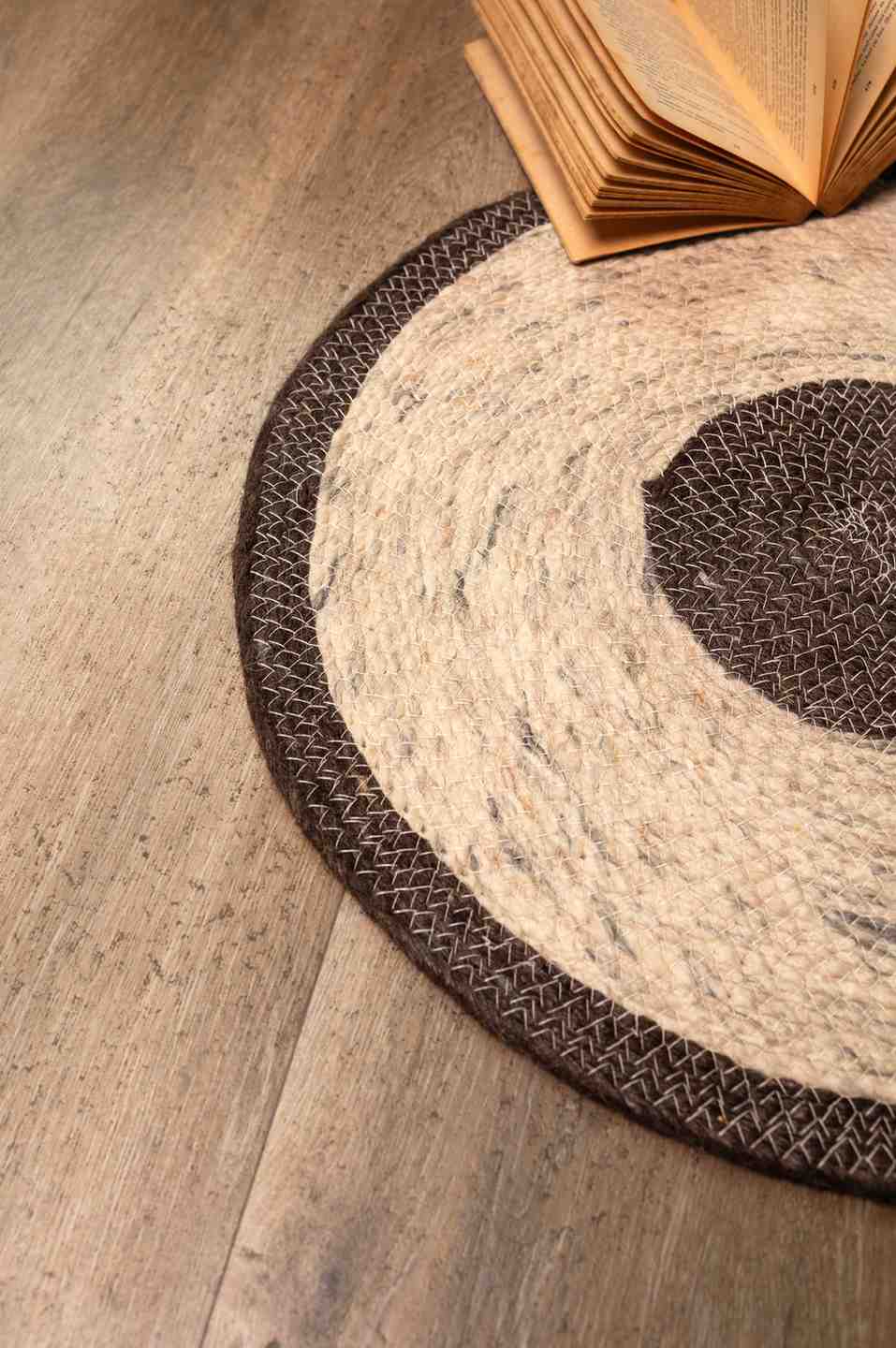 Earth Core – Round Handwoven Cotton Rug