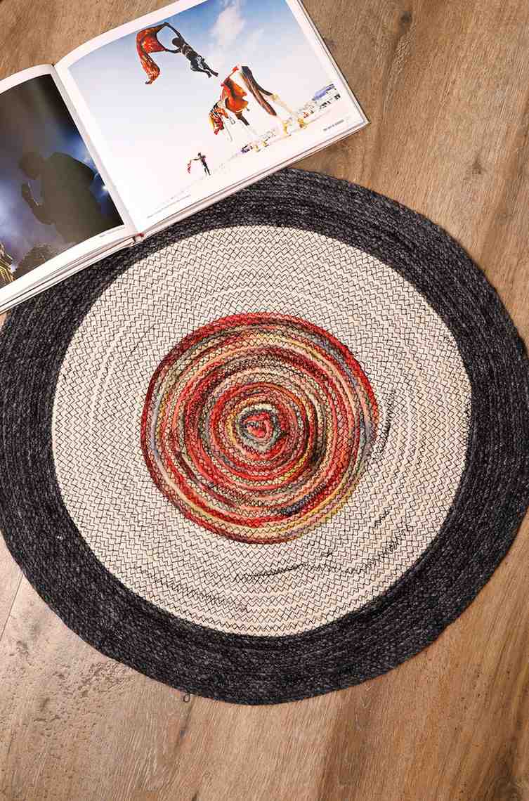 Concentric Radiance – Round Handwoven Cotton Rug