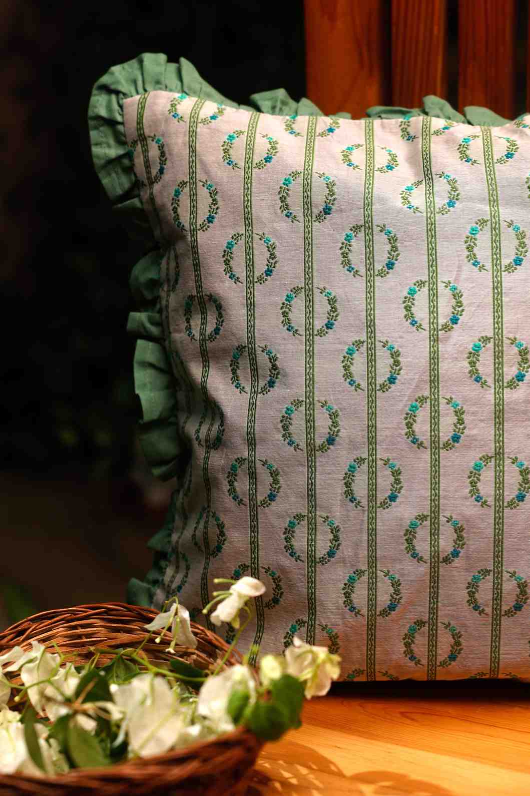 Botanic Wreath – Decorative Cushion with Ruffled Edge