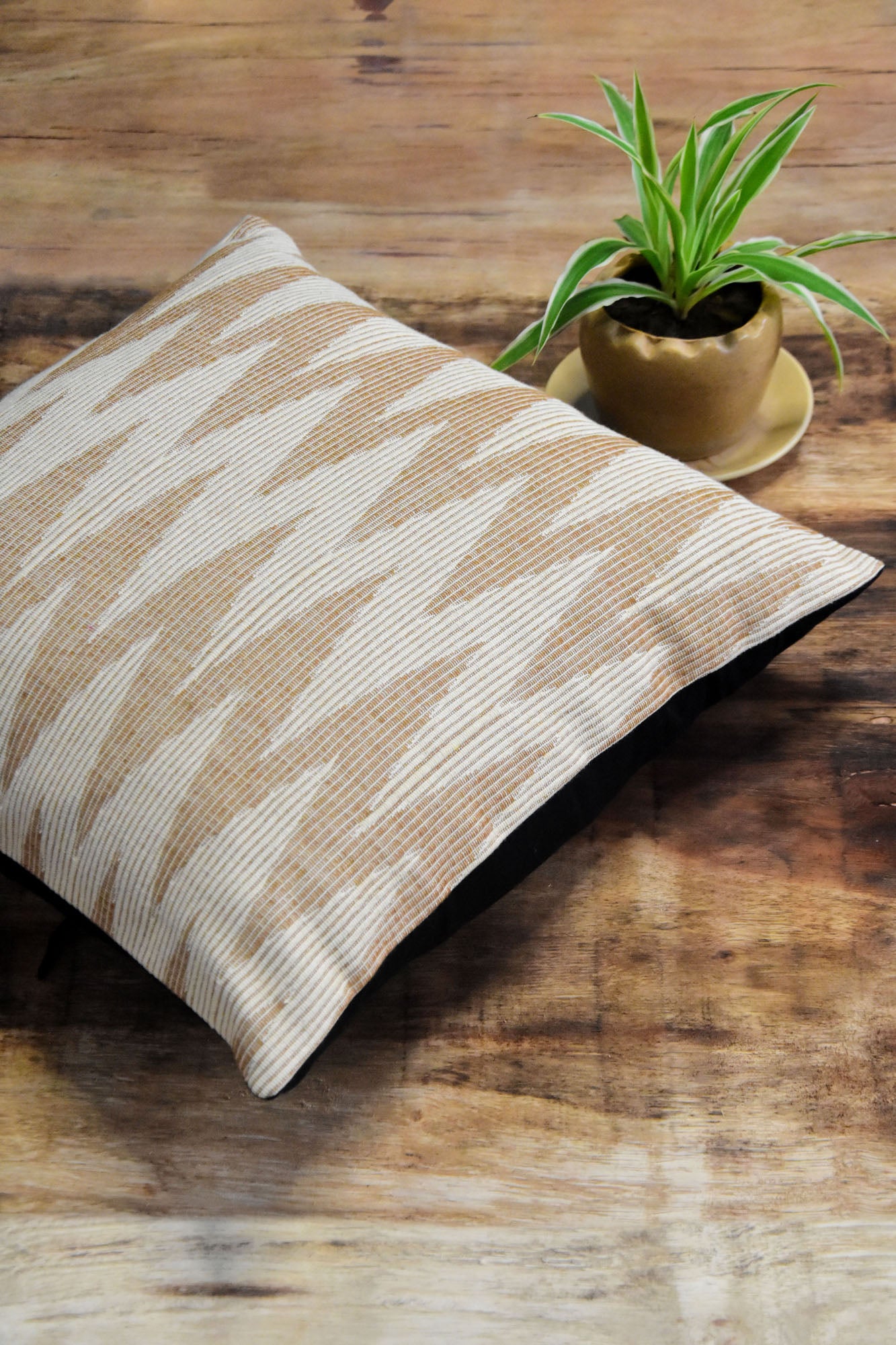 ZIG-ZAG  Cushion