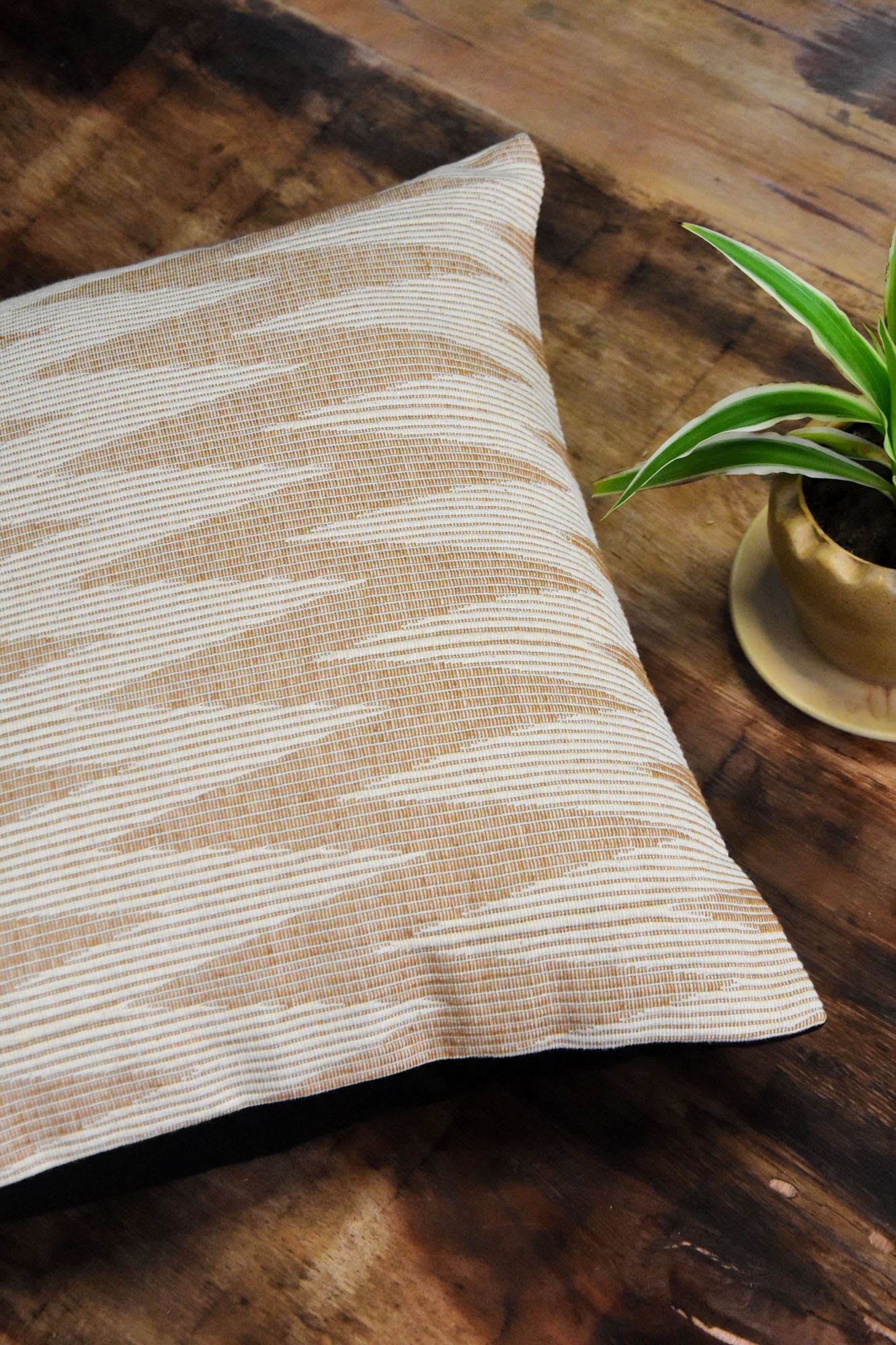 ZIG-ZAG  Cushion