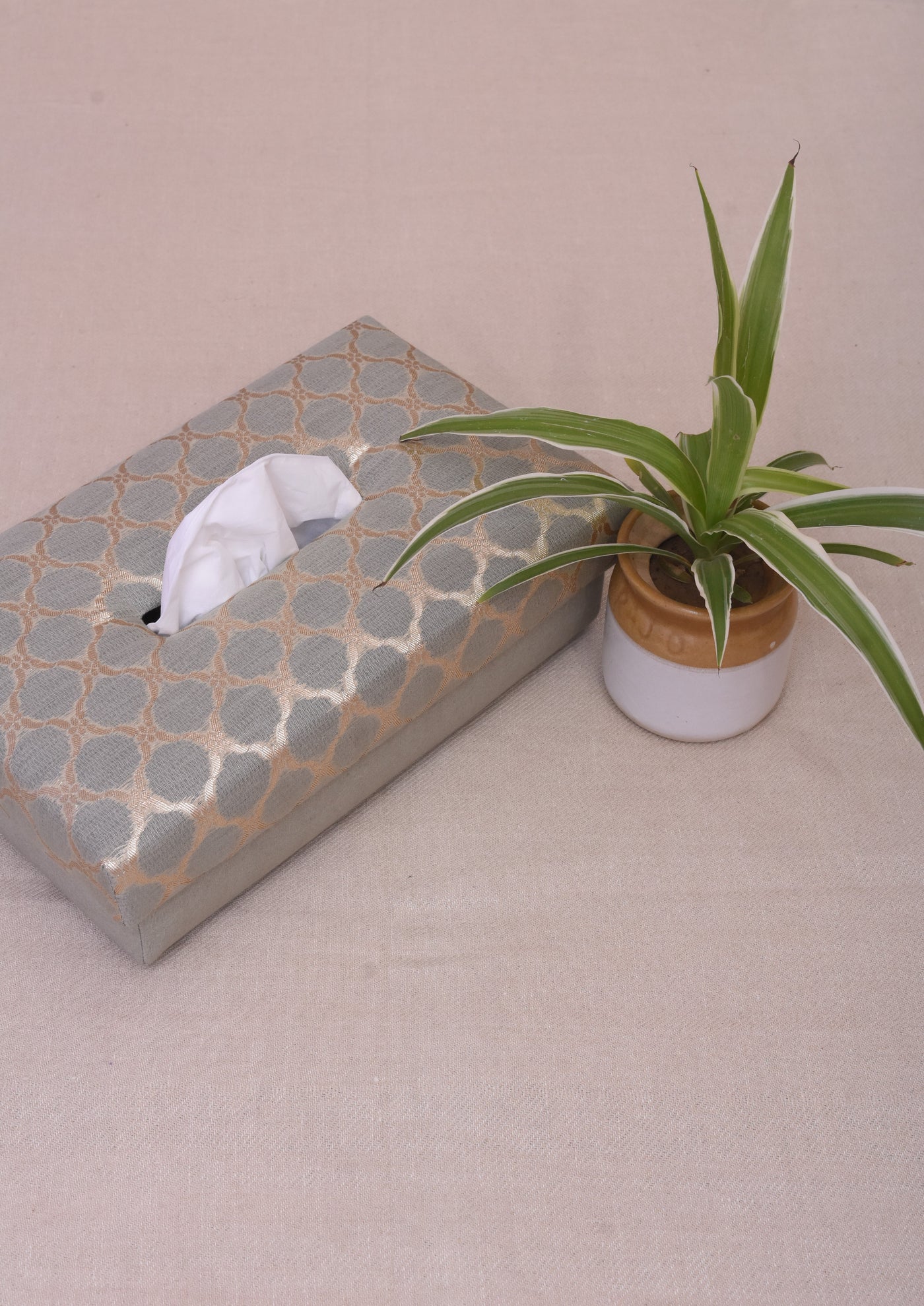 GOLDEN PATTERN HANDMADE TISSUE BOX