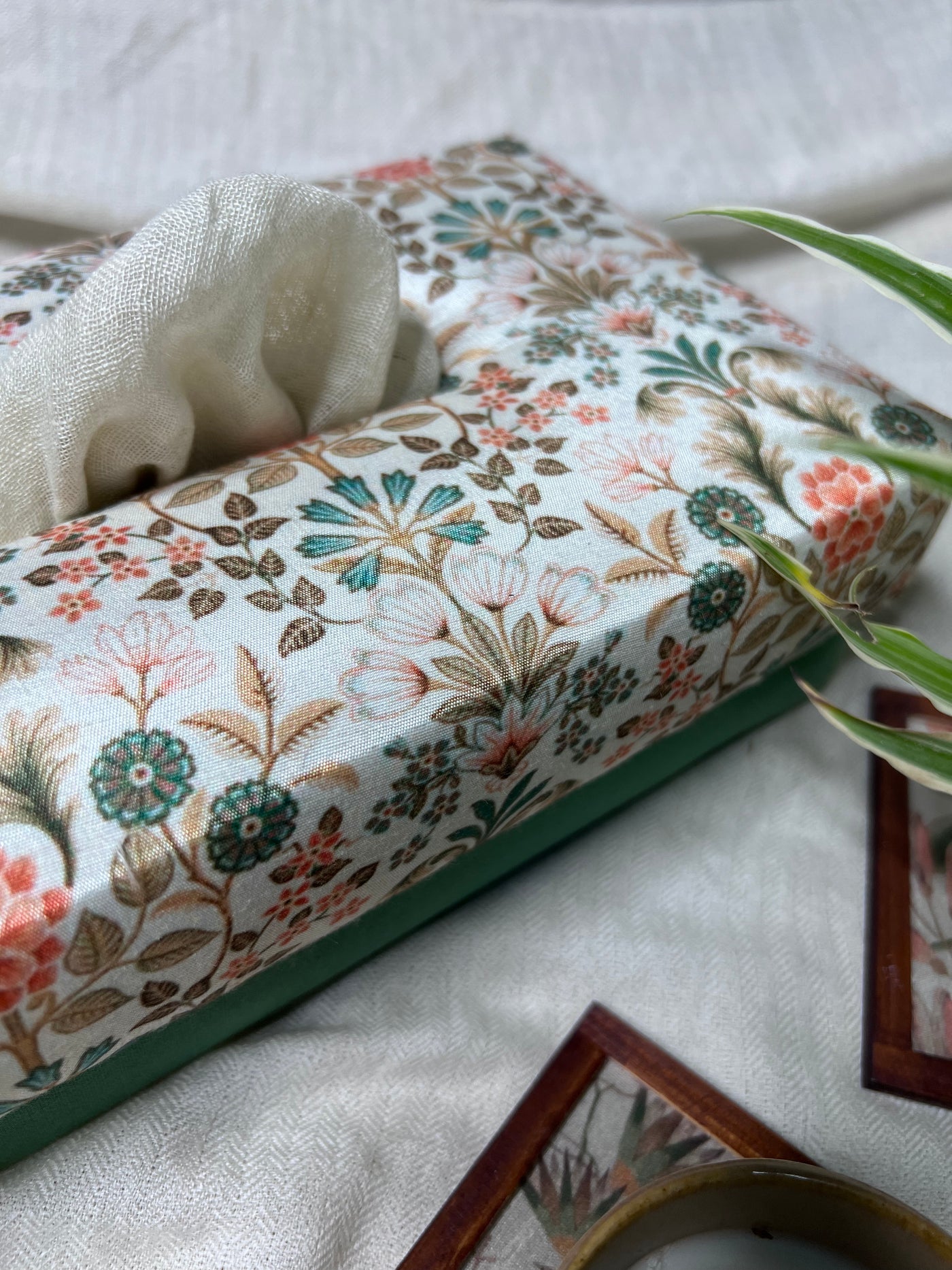 FLORAL HANDMADE TISSUE BOX