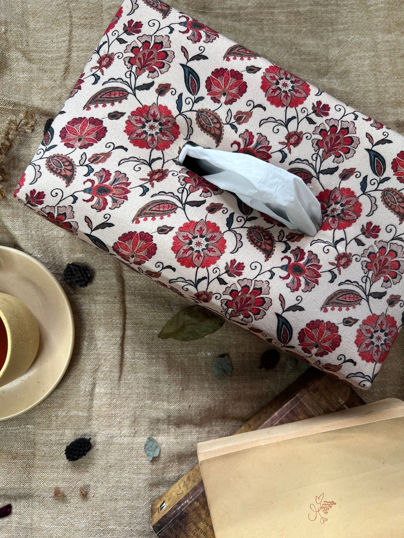 FLORAL TISSUE BOX