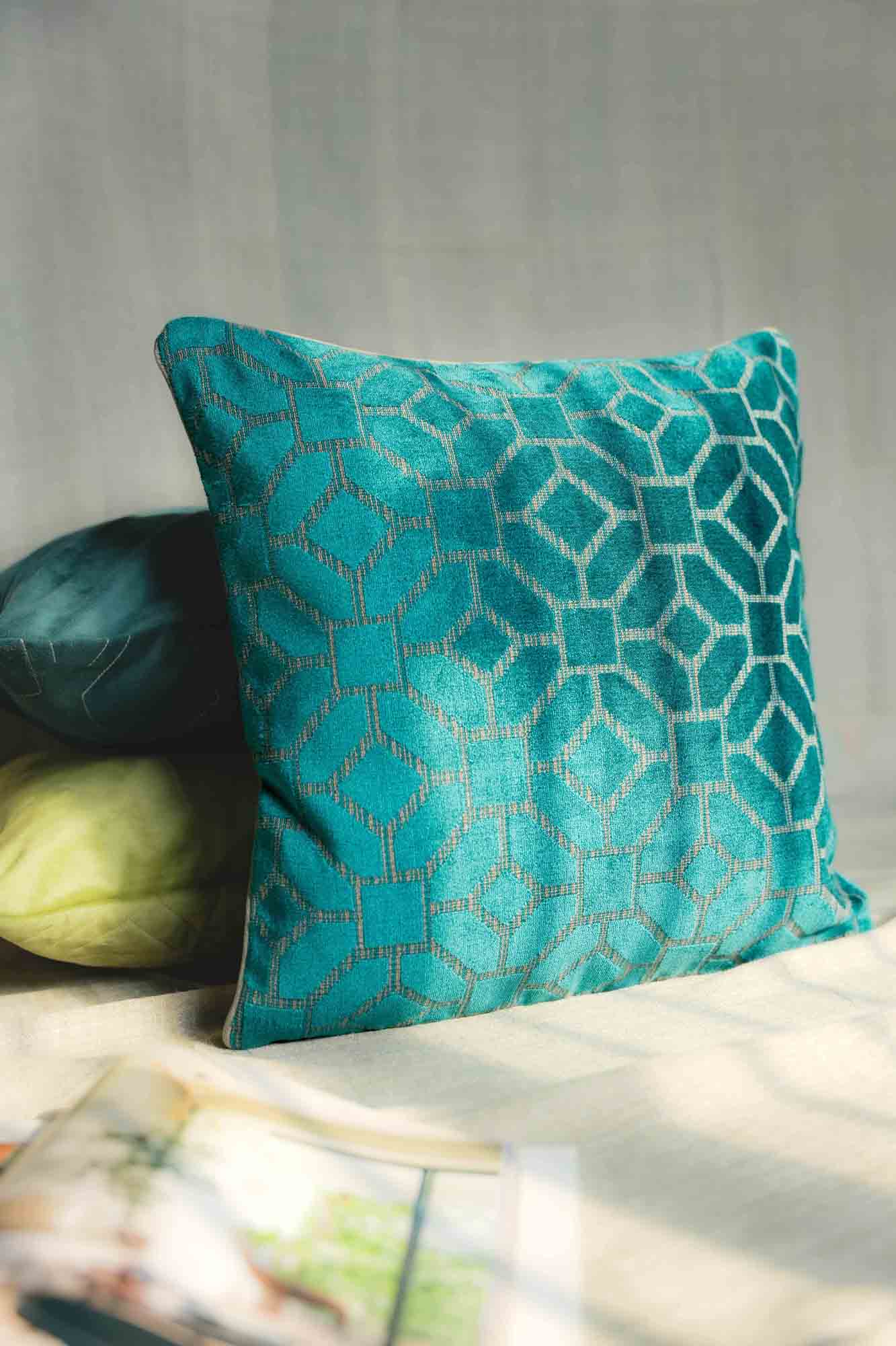 Gul velvet cushion cover