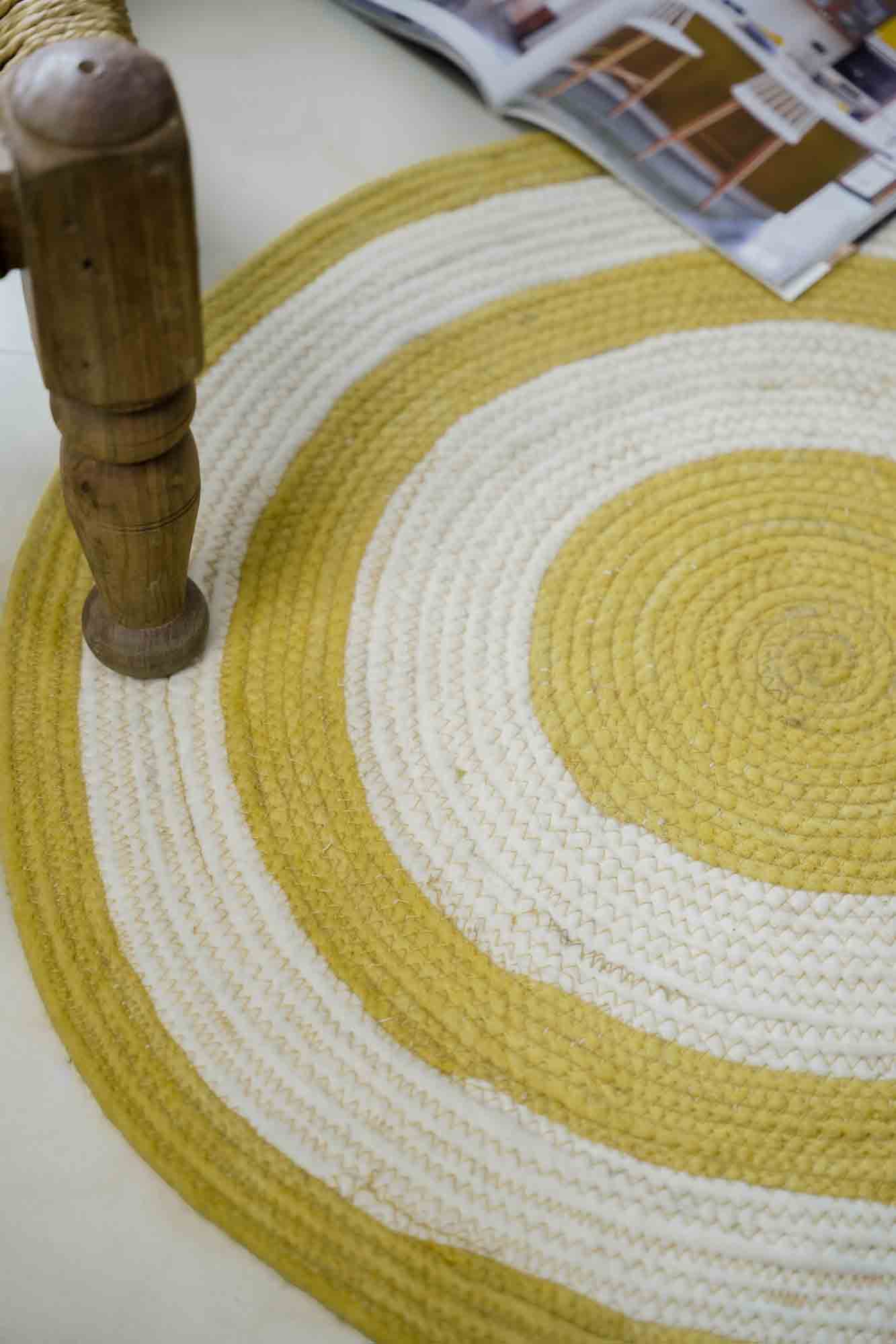 Coastal Comfort: Relaxed Living with Wool Rug Charm