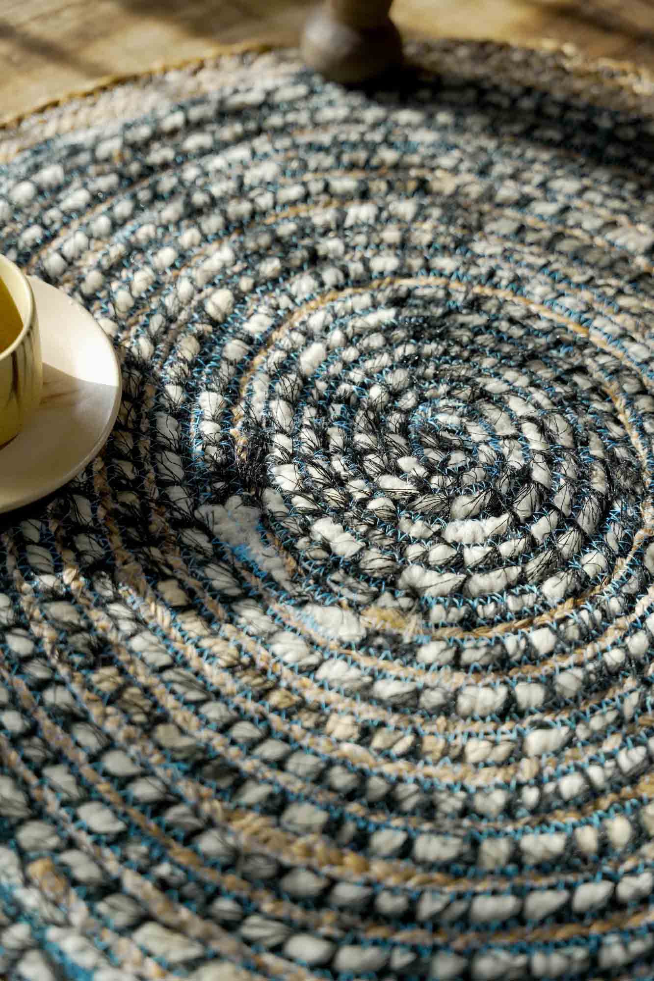 Artisanal Elegance: Handcrafted Wool Rugs for Distinctive Homes