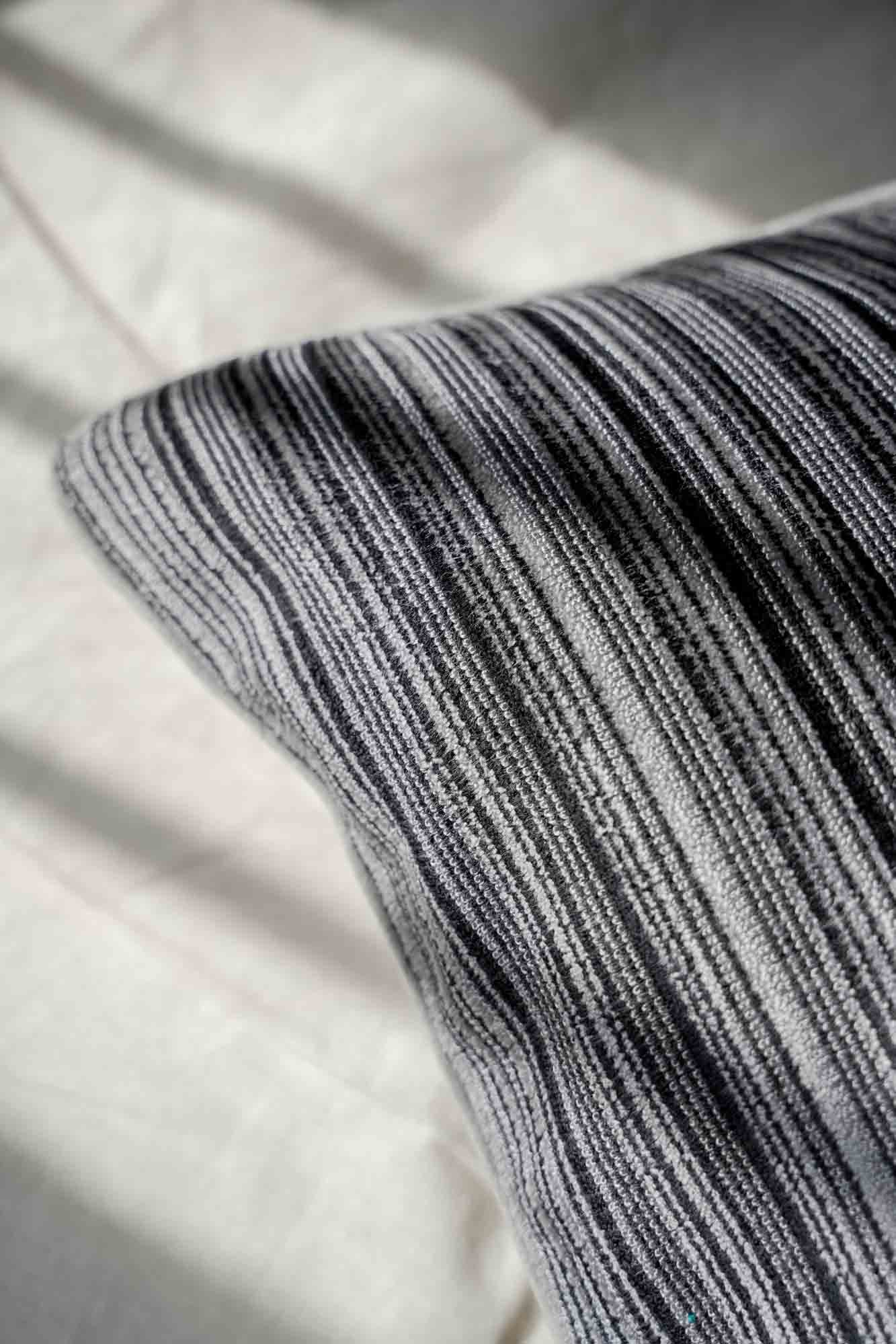 Lill velvet Cushions cover