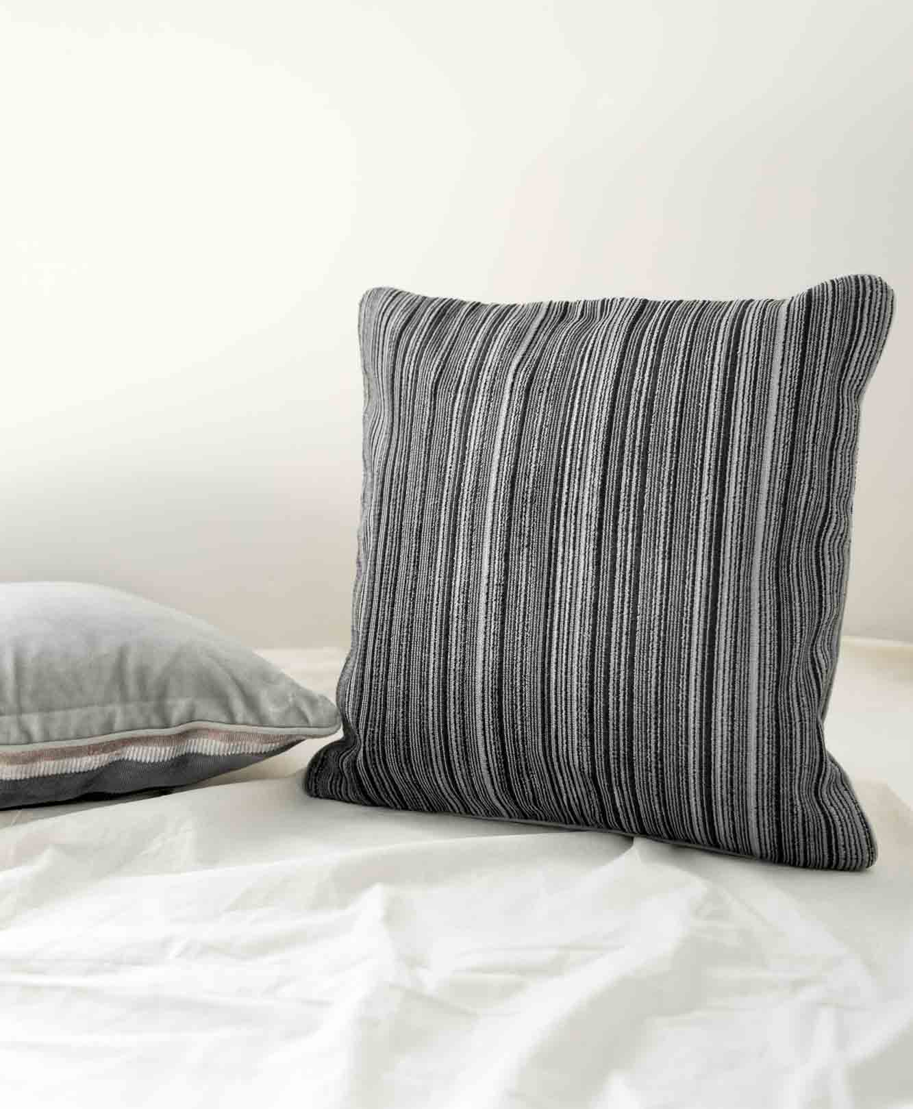 Lill velvet Cushions cover