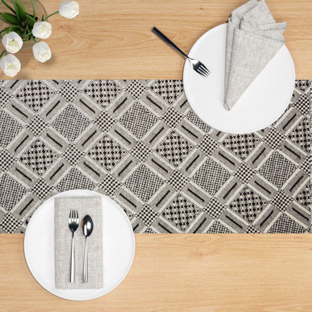 LUXURY BROWN CUBE TABLE RUNNER